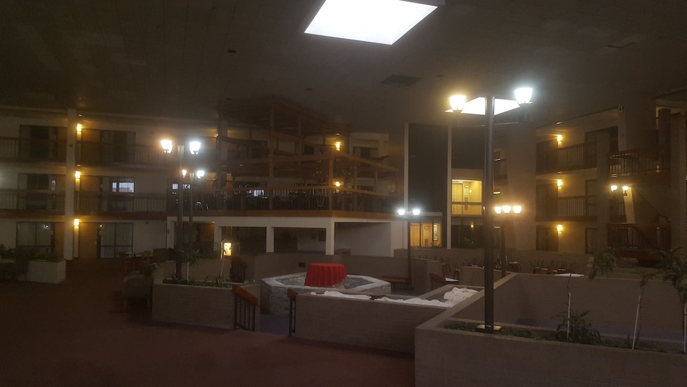 Salina Ambassador Hotel and Conference Center - photo 13