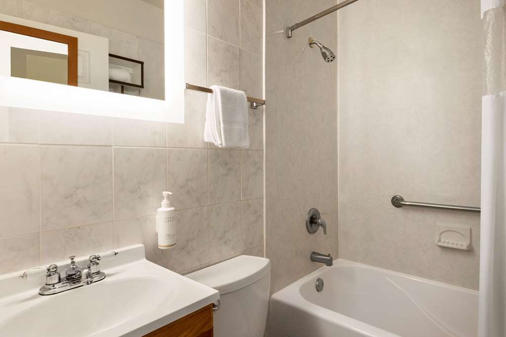 Howard Johnson by Wyndham Ocean City Oceanfront - photo 42