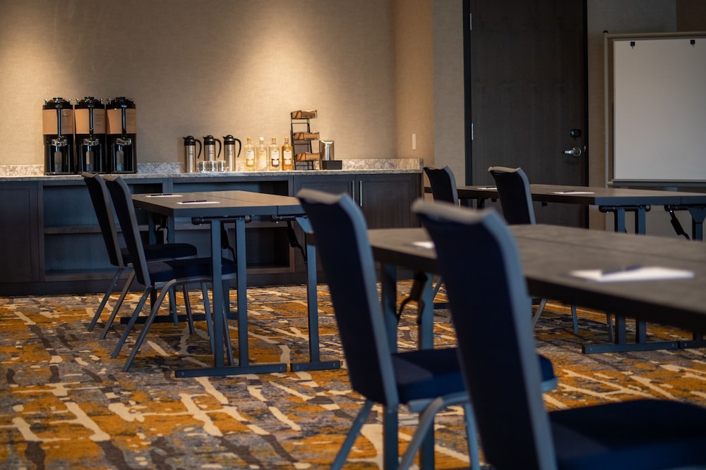 Hyatt Place Altoona Des Moines - photo 15