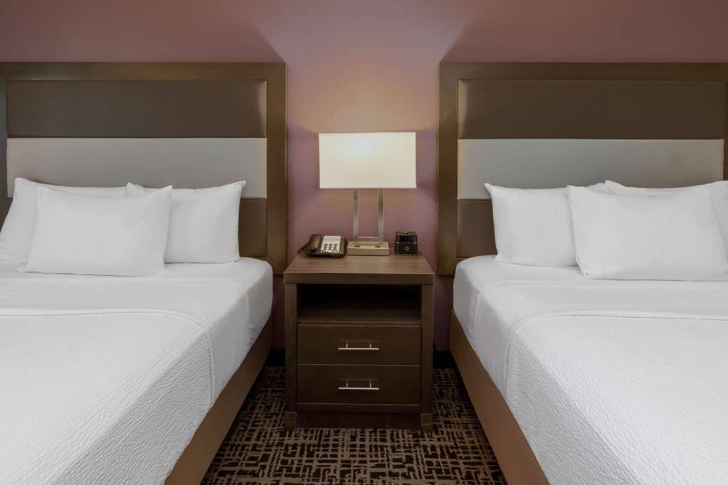 La Quinta Inn & Suites by Wyndham Rockwall - photo 18