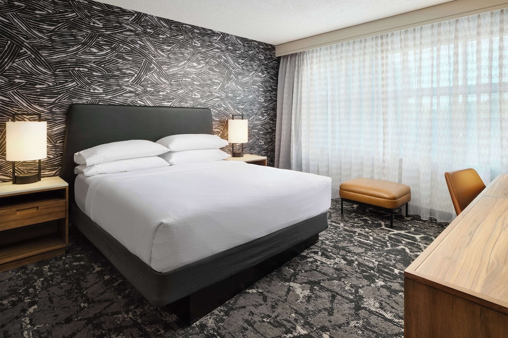 Embassy Suites by Hilton Hampton Convention Center - photo 12