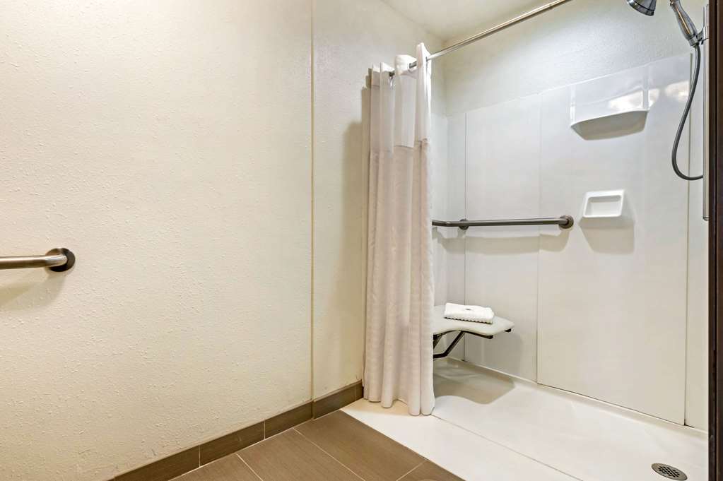 Comfort Inn & Suites Near Route 66 - photo 23