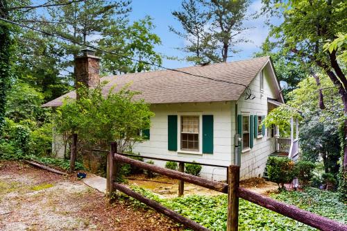 Cabin at Lake Lure — 4-Star Luxury Hotel in Lake Lure, United States