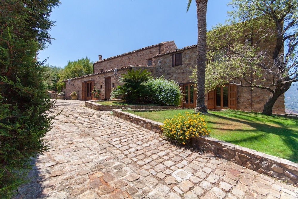 Relax at the Swimming Pool by Wonderful Italy — carbon neutral stay, Cefalu