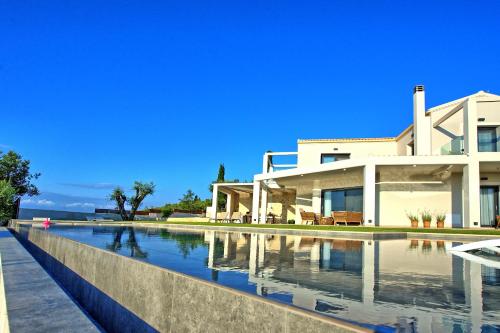 Villa Acropolitana by PosarelliVillas — 4-Star Luxury Hotel in Acharavi, Greece