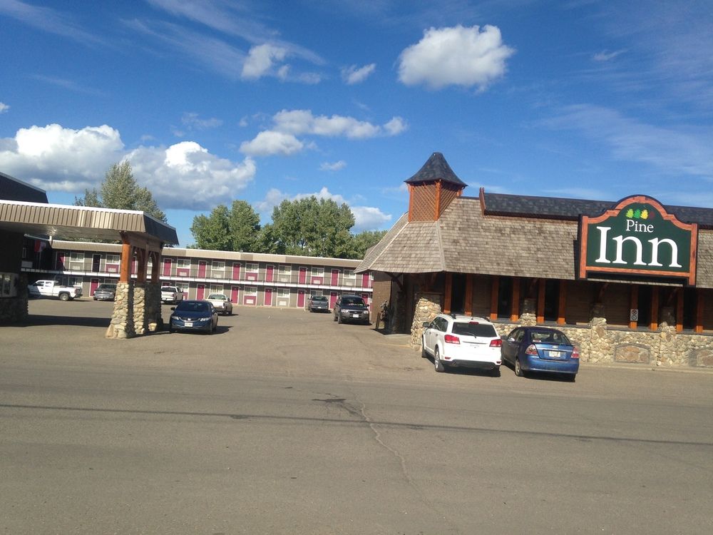 Pine Cone Inn & Suites in Chetwynd, Canada