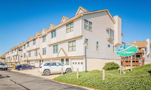OCTIPI Your SenSEAS Kitty Hawk Sea Dunes Semi Oceanfront Open All Year Community Pool Clubhouse — hotel in Kitty Hawk