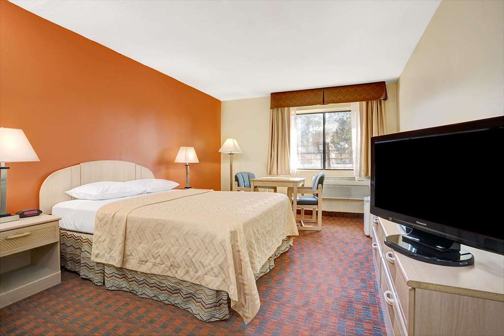 Days Inn by Wyndham Woodland - photo 17