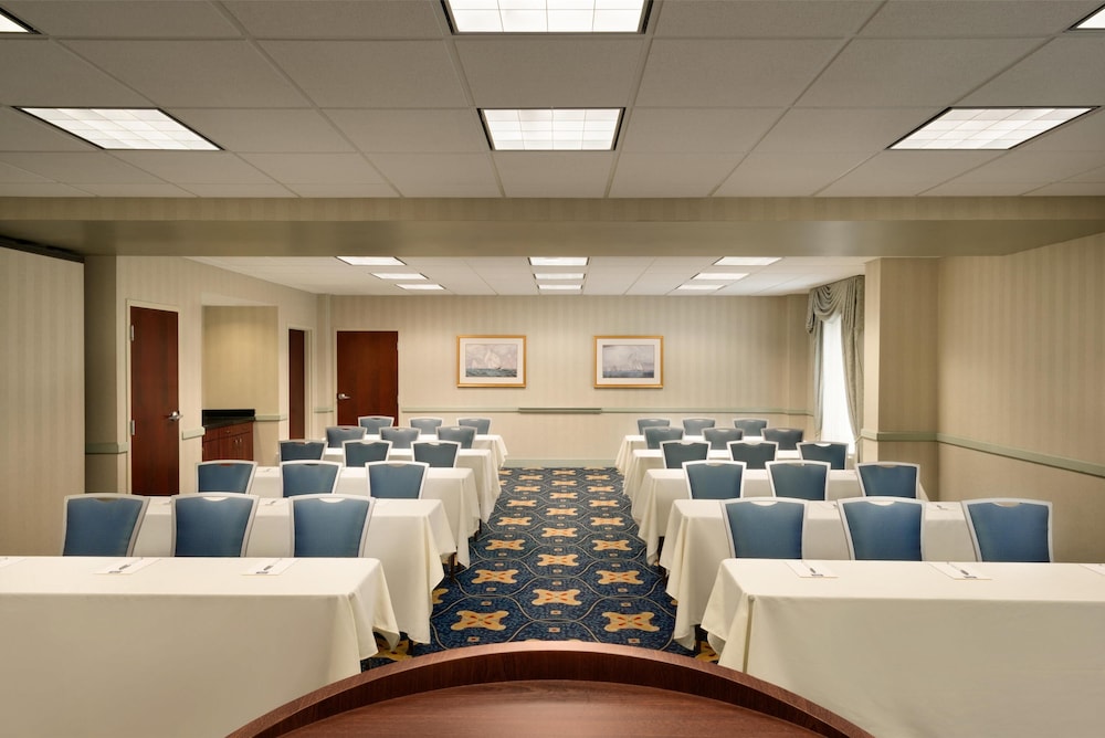 Hampton Inn & Suites Newport Middletown - photo 60