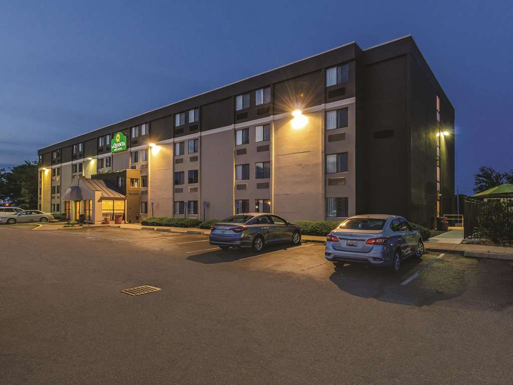 La Quinta Inn & Suites by Wyndham Warwick Providence Airport - photo 5