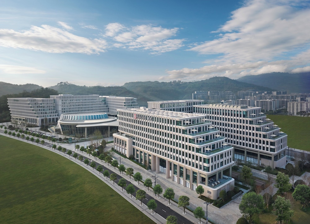 HUALUXE Chongqing Science Hall — 5-Star Luxury Hotel in Chongqing, People's Republic of China