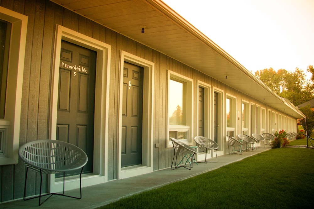 La Cache Du Lac - carbon neutral hotel in Montreal