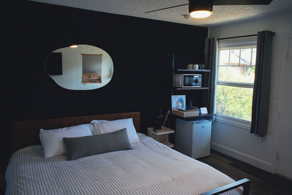 Spindrift Inn - photo 8