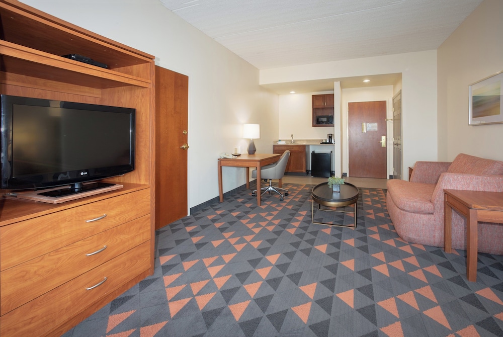 Holiday Inn & Suites Goodyear West Phoenix Area by IHG - photo 27