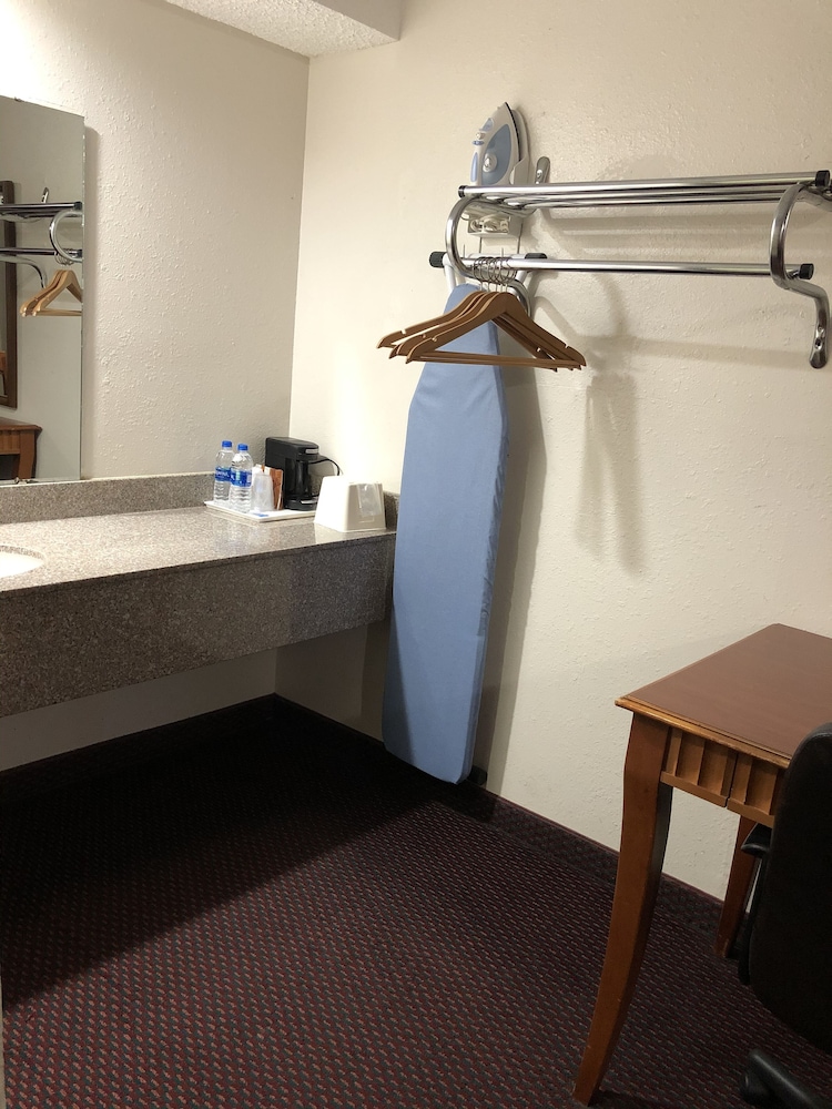 Rexdale Inn - photo 12