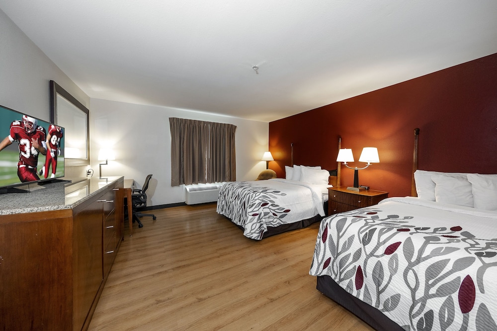 Red Roof Inn & Suites Biloxi Ocean Springs - photo 11
