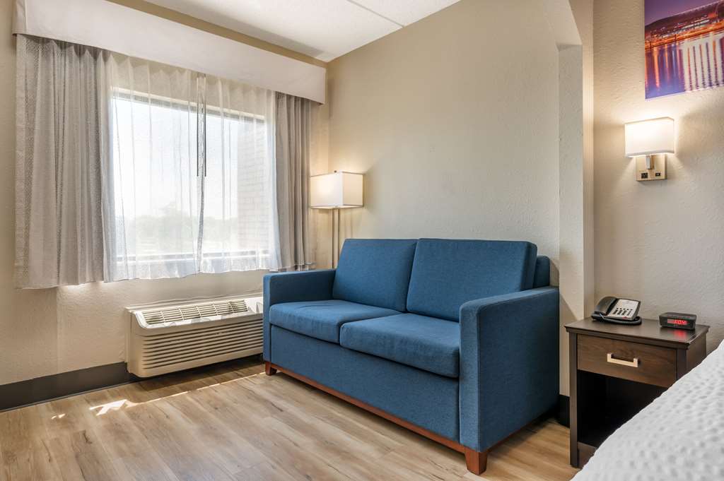 Clarion Pointe Louisville East - photo 11