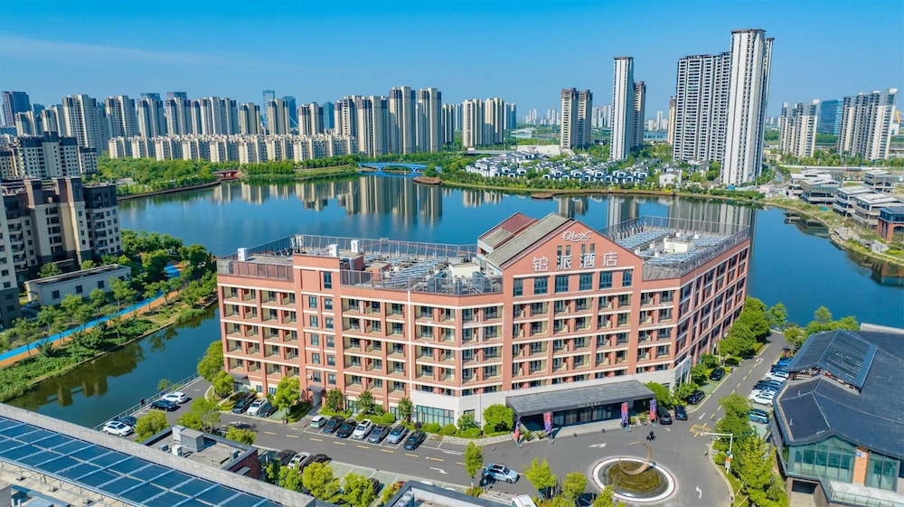 Q Box Hotel Ningbo Hangzhou Bay in Xushan, People's Republic of China