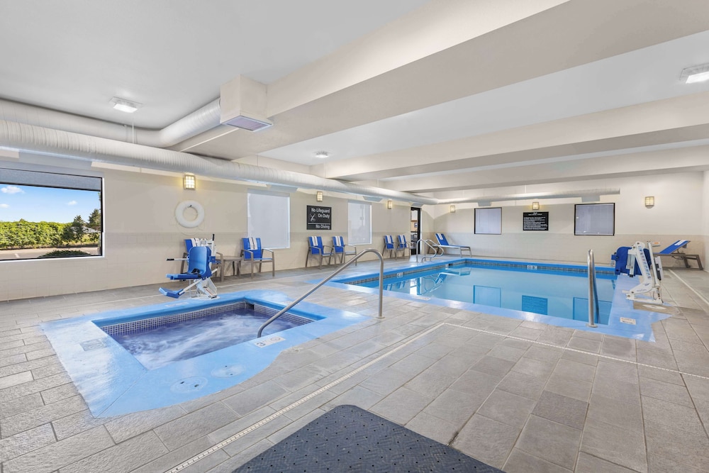 Hampton Inn Pendleton - photo 23