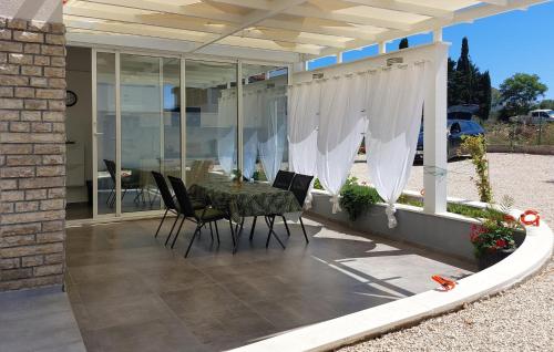 Beautiful Apartment In Ugljan With Wifi — 4-Star Luxury Hotel in Ugljan, Croatia