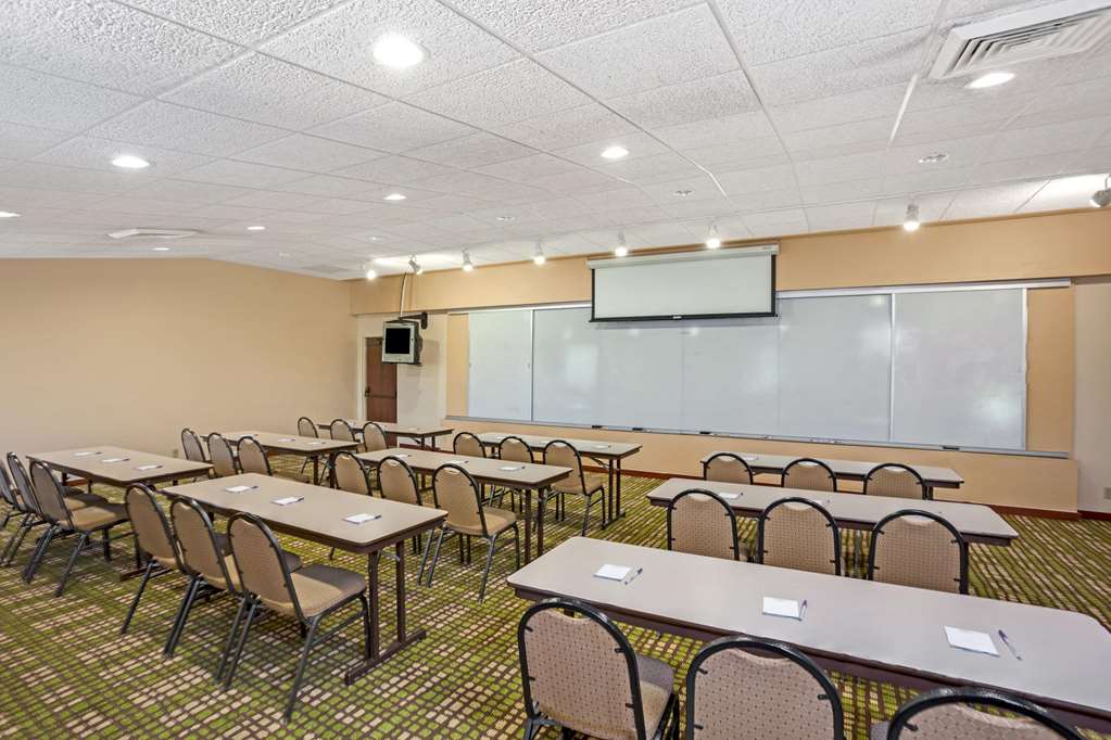Baymont by Wyndham Louisville Airport South - photo 10