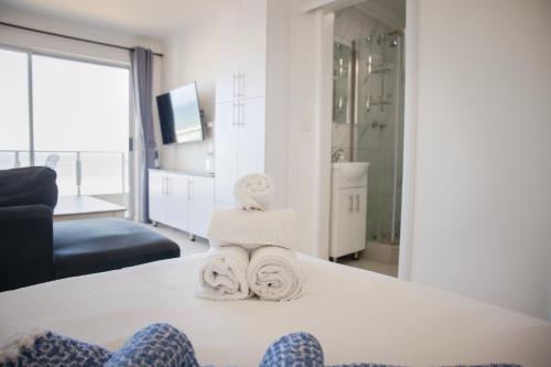 Bloubergstrand Beachfront Apartment with Secure Garage and Pool