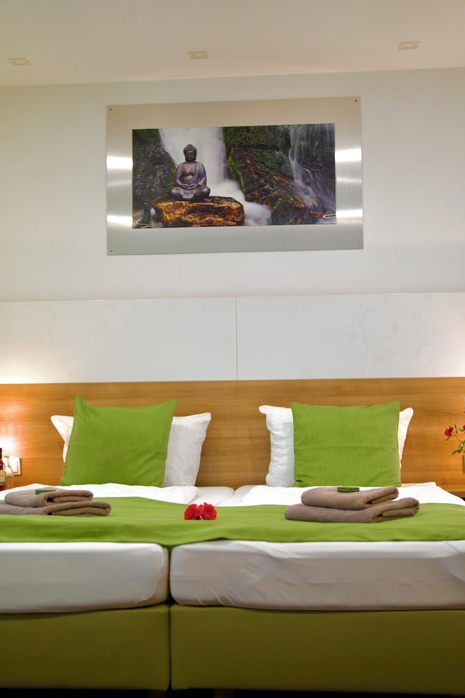 B&B Outlet Hotel Metzingen Bad Urach Free Parking in Stuttgart, Germany