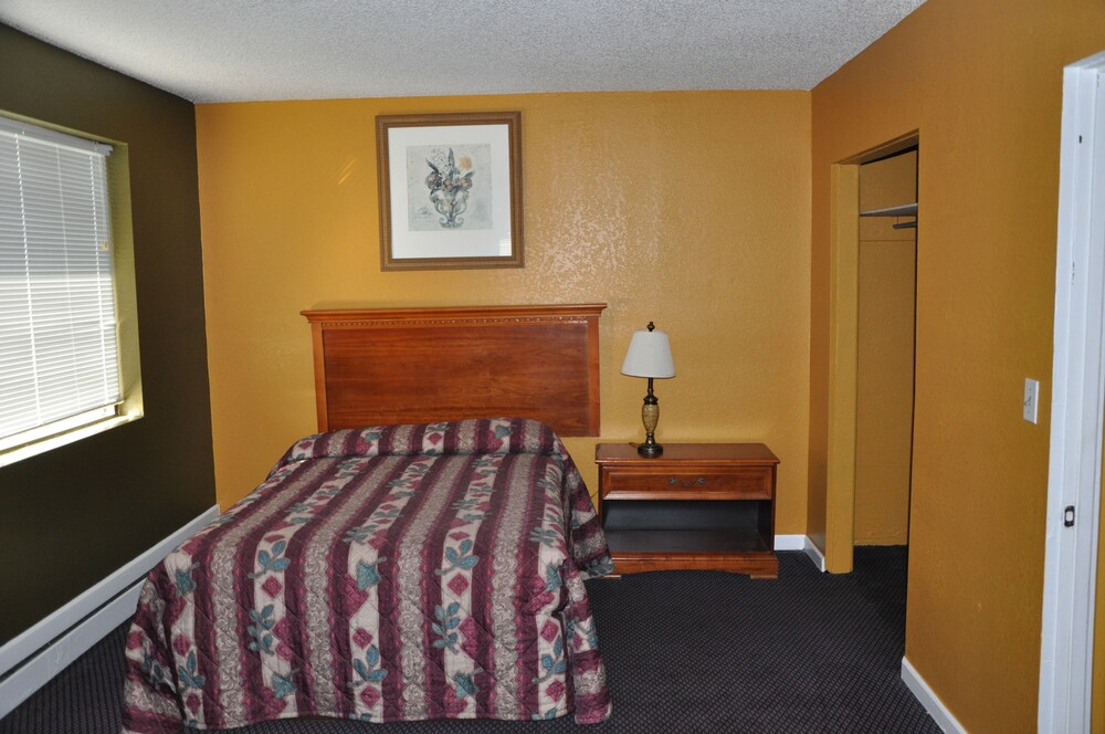 Atlantic Economy Inn - photo 11