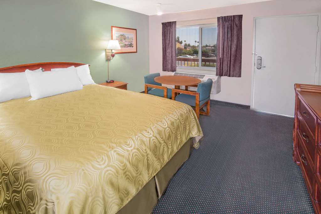 Days Inn by Wyndham Ontario Airport - photo 13