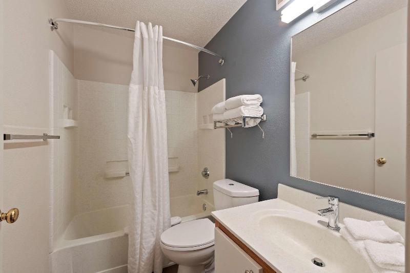 Extended Stay America Charlotte University Place E. McCullough Dr. - photo 15