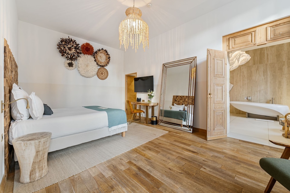 Le Saint Remy in Avignon, France