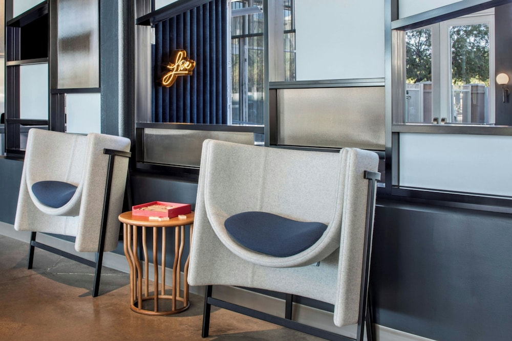 Aloft Phoenix Airport - photo 4