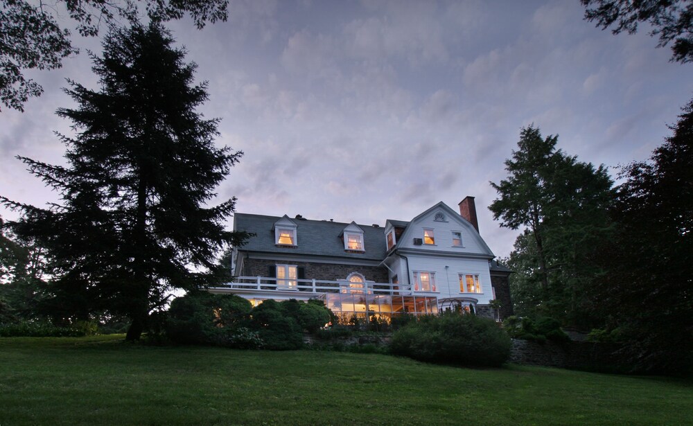 Hamanassett Bed & Breakfast — 4-Star Luxury Hotel in Chester Heights, United States