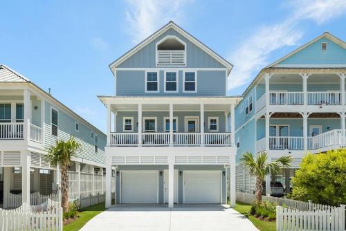 Serenity Cove Luxe 4br House W Beach Access — 4-Star Luxury Hotel in Galveston, United States