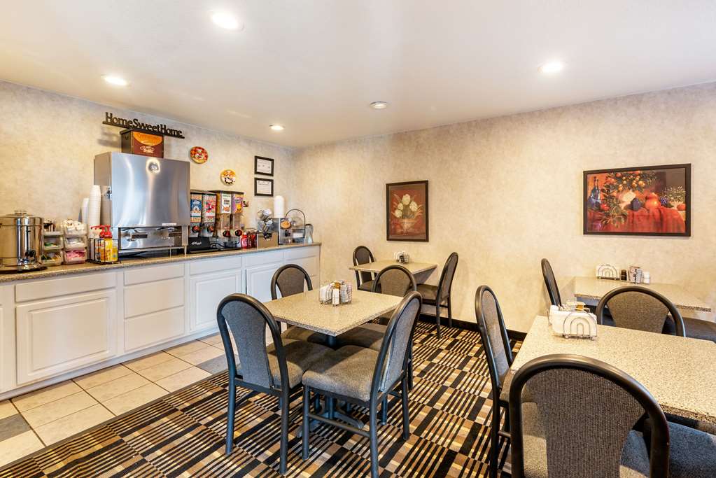 Econo Lodge Pueblo North - photo 26