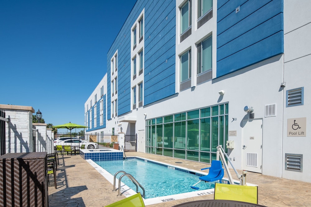 SpringHill Suites by Marriott Dallas Central Expressway - photo 33
