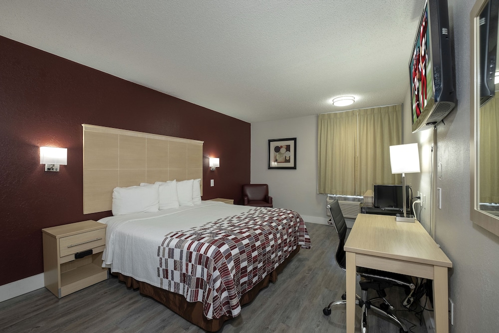 Red Roof Inn Raleigh North Crabtree Mall Lenovo Center - photo 13