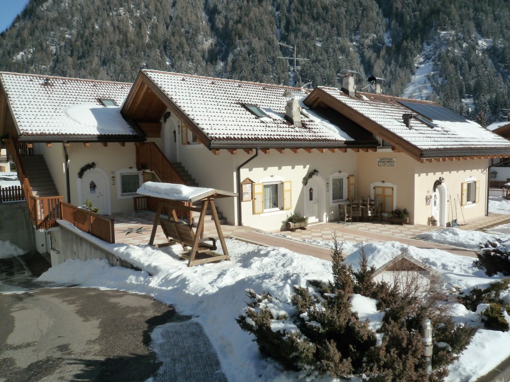 Residence Le Rose — 4-Star Luxury Hotel in Pozza Di Fassa, Italy