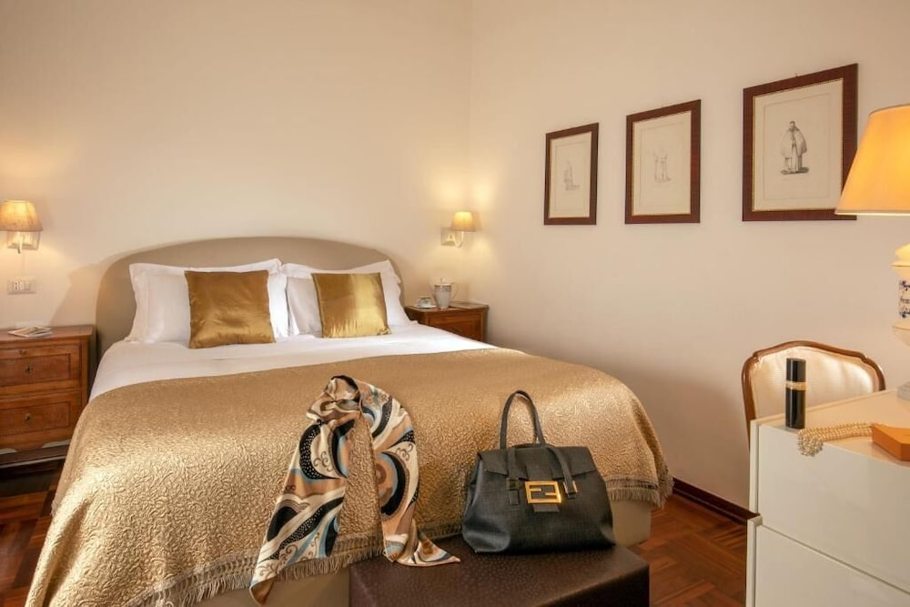 Riccardo Condotti Suite — 4-Star Luxury Hotel in Rome, Italy
