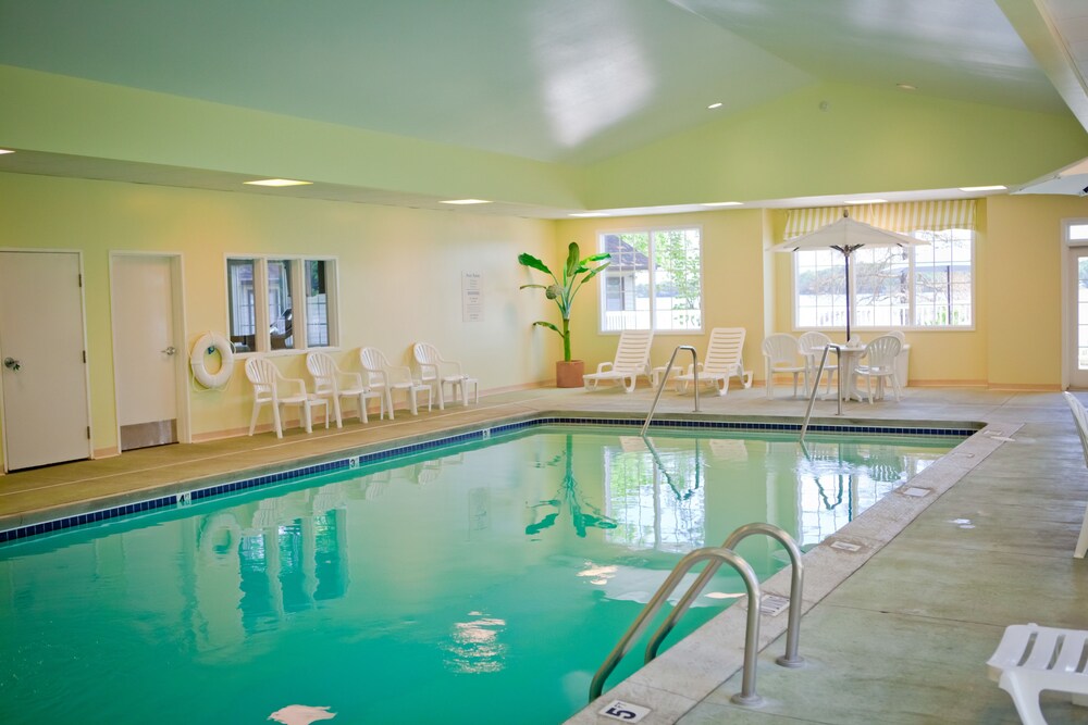 Bay Pointe Inn - photo 30