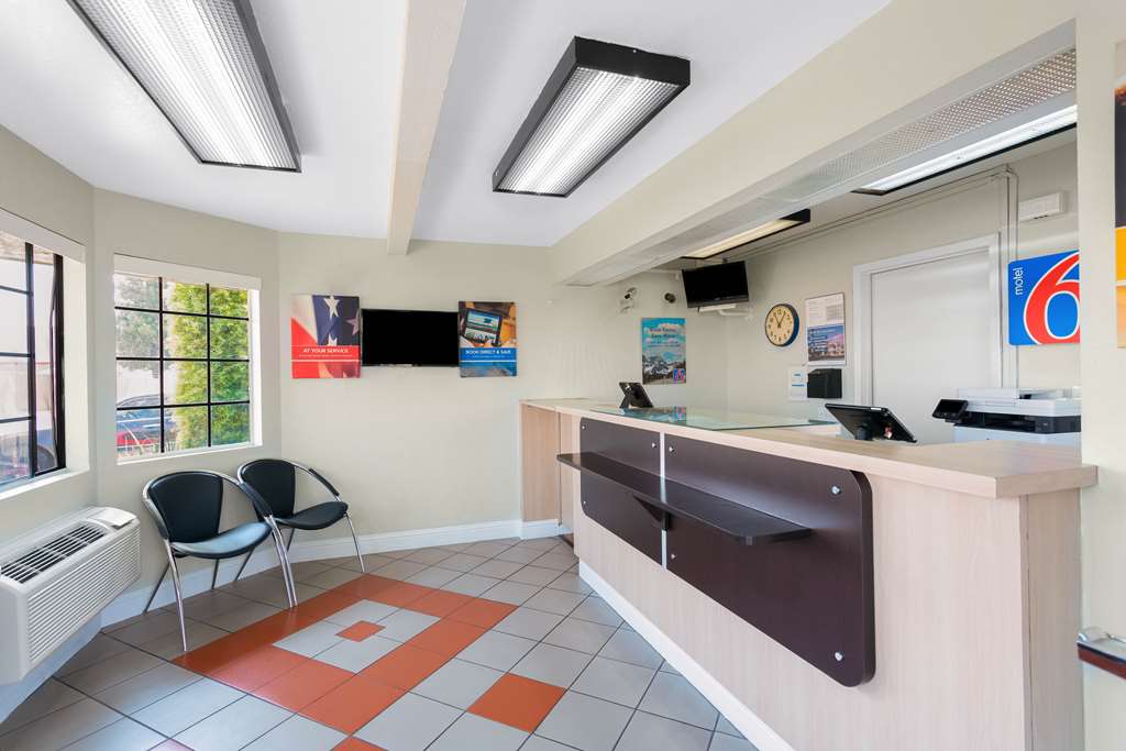 Motel 6 Merced CA North - photo 22