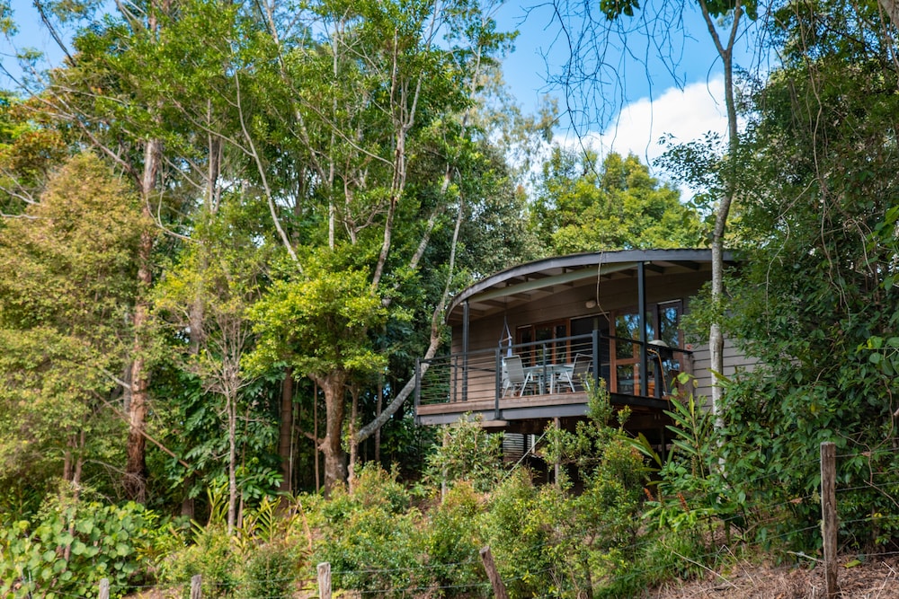 Whispering Valley Cottage Retreat — 4-Star Luxury Hotel in Witta, Australia