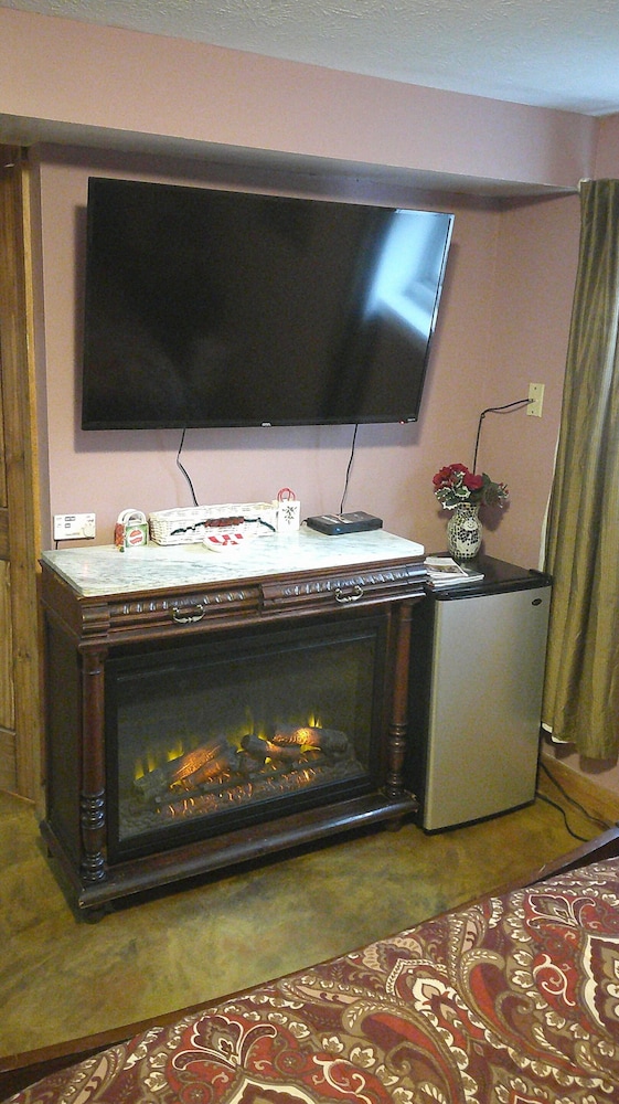 Lil Black Bear Inn - photo 46