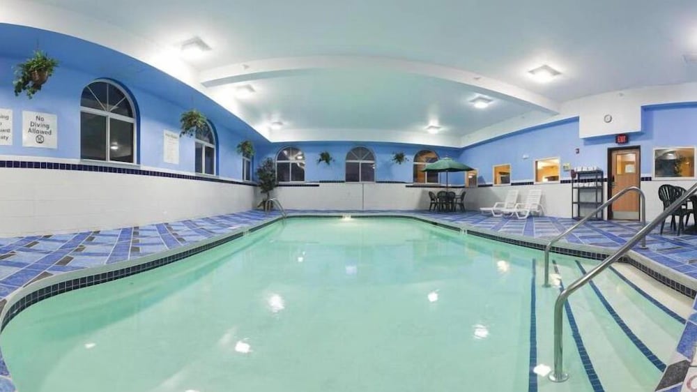 Holiday Inn Express Deforest - photo 19