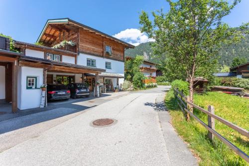 Ferienwohnung Maisonette Hottl — 4-Star Luxury Hotel in Saalfelden Am Steinernen Meer, Austria