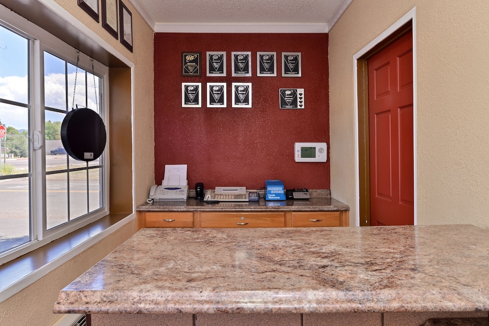 Golden Eagle Motel - photo 3