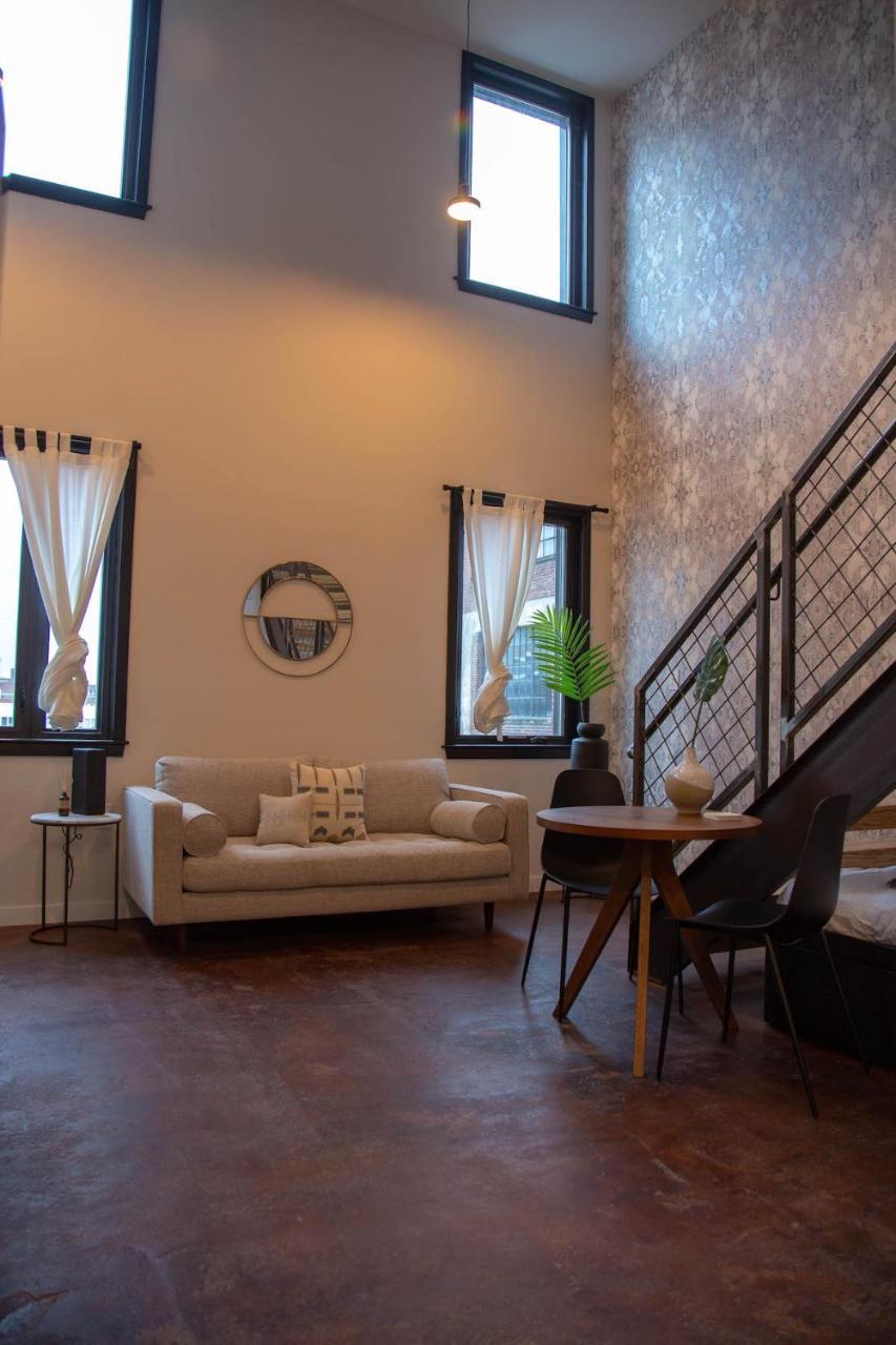 Reading Viaduct Loft City Center Contactless Check in — 4-Star Luxury Hotel in Philadelphia, United States