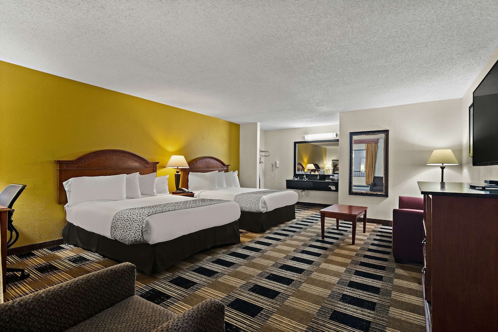 Best Western Windsor Suites - photo 13