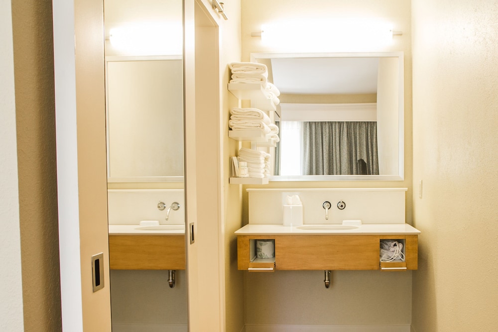 Hampton Inn Charleston Daniel Island - photo 20