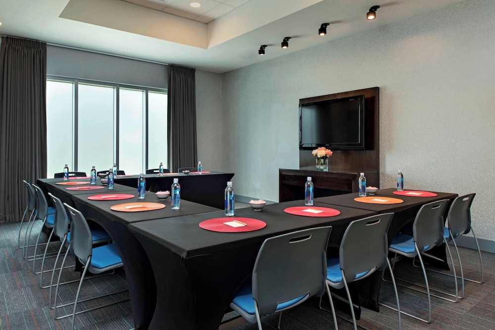 Aloft Austin at The Domain - photo 42